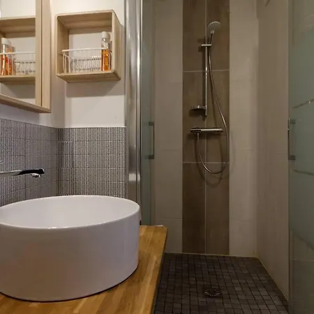 Apartment Le Manon, 2chambres,tramway, Parking,wifi,6pers *